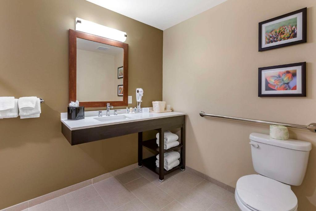 Comfort Suites Albuquerque Airport photo