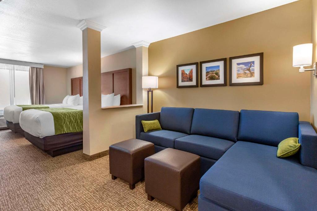 Comfort Suites Albuquerque Airport - 