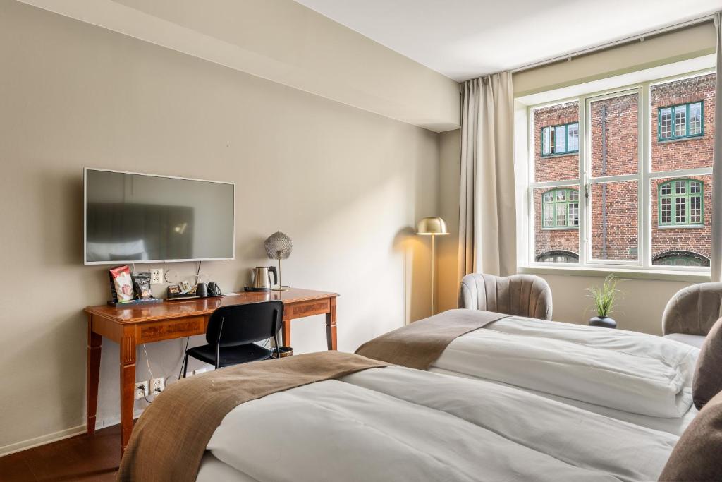 Postel nebo postele na pokoji v ubytování Home Hotel Bryggen
