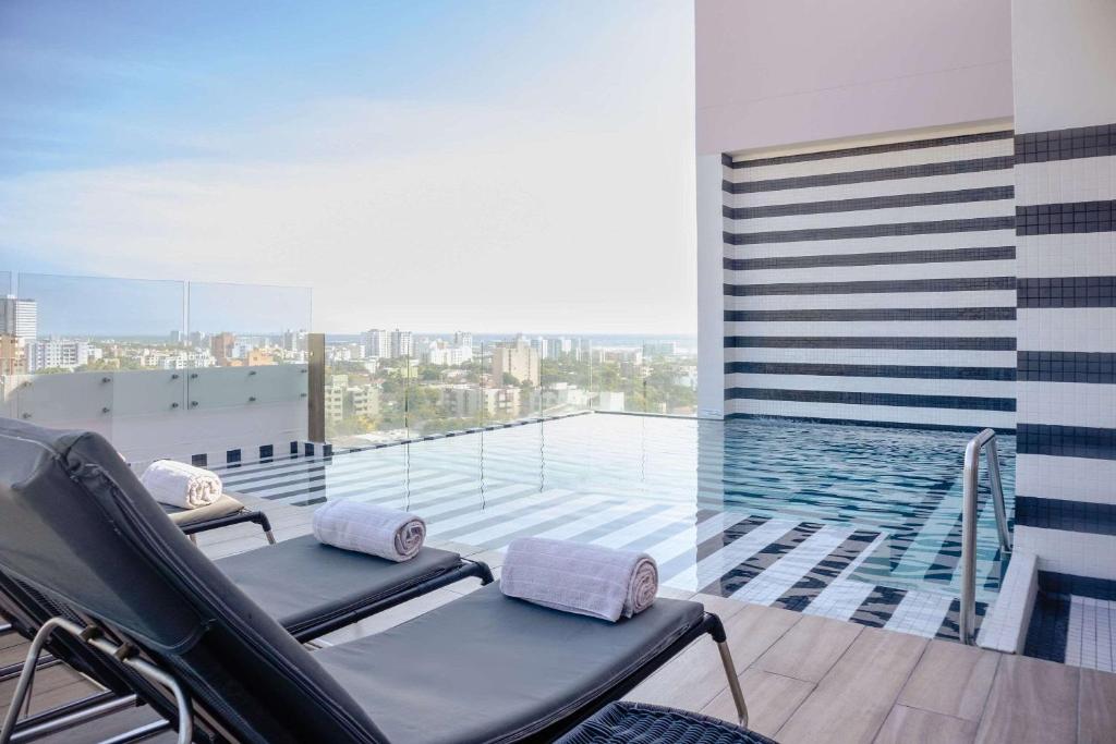 Bazén v ubytování Faranda Collection Barranquilla, a member of Radisson Individuals nebo v jeho okolí