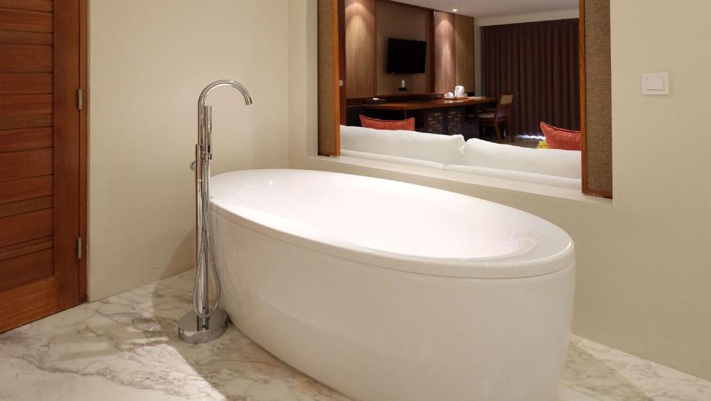 The Bandha Hotel & Suites - 17