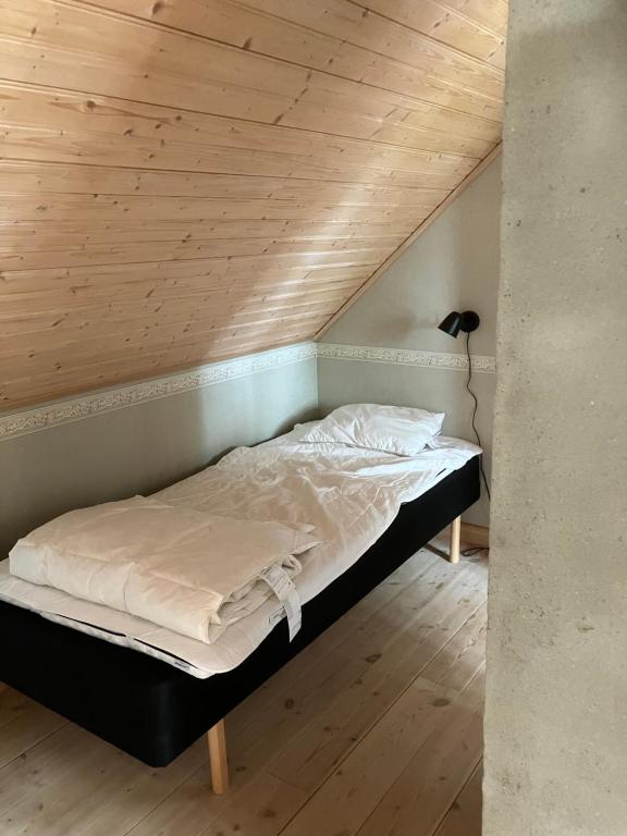 Postel nebo postele na pokoji v ubytování Kroppkakan