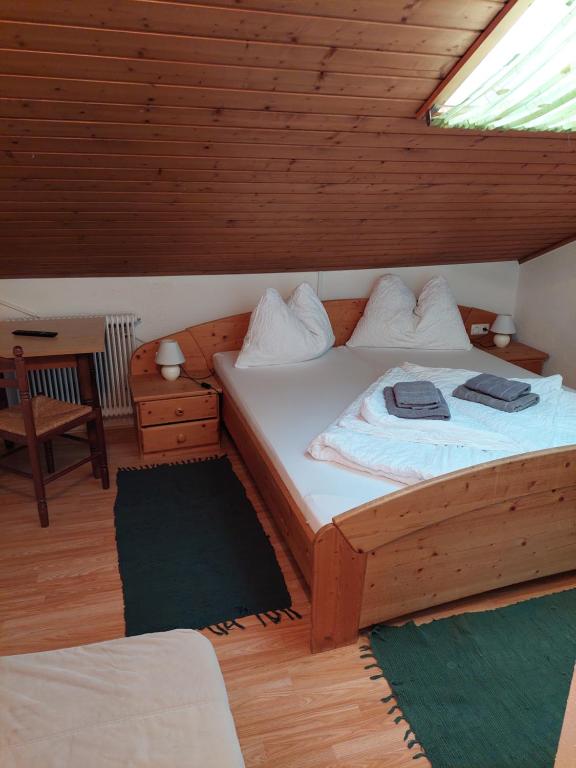 Postel nebo postele na pokoji v ubytování Gasthof zur Post