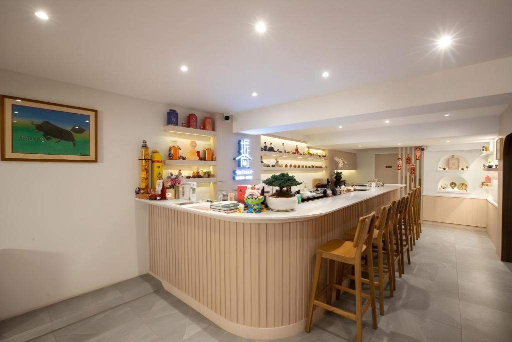 Zhennan Teabar Hotel