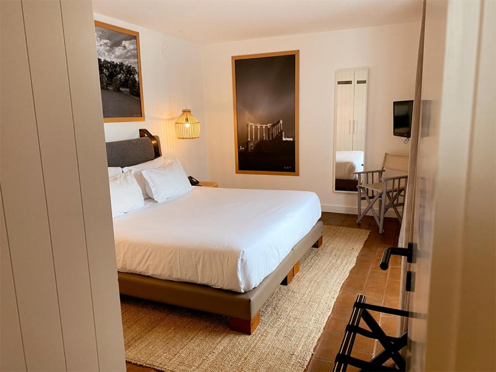 Uma cama ou camas num quarto em The Lince Ecorkhotel Évora