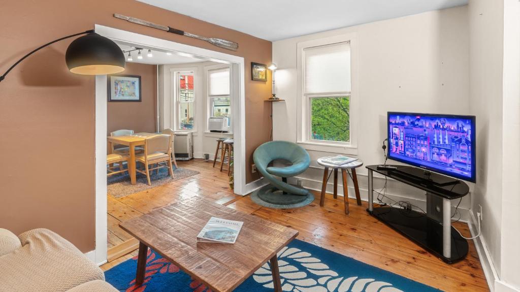 East end. Walk to food, beer and downtown fun. - Appartamento Con Due Camere Da Letto