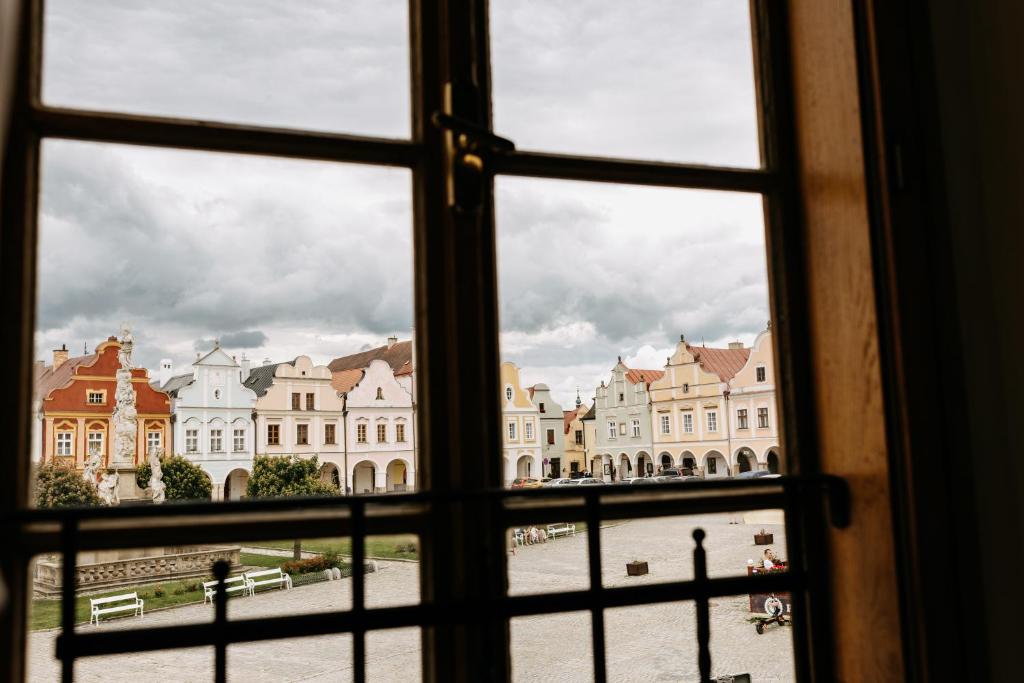 Nespecifikovaný výhled na destinaci Telč nebo výhled na město při pohledu z penzionu