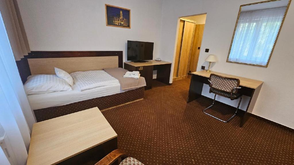 Postel nebo postele na pokoji v ubytování Hotel Adler