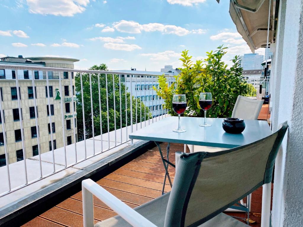 Victoria City and Kö Apartments - Пентхаус 65 кв.м. с террасой