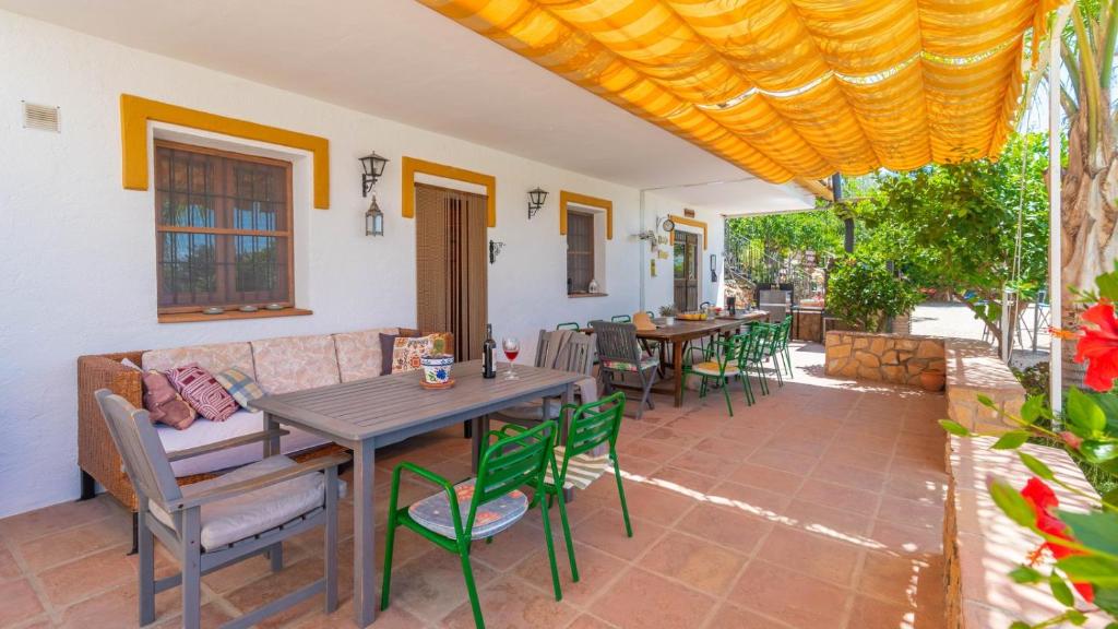 Patio alebo iná vonkajšia časť ubytovania Cortijo Los Tulipanes Periana by Ruralidays