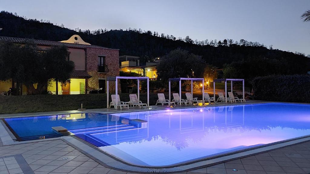 Bazén v ubytování Hotel Cardedu nebo v jeho okolí