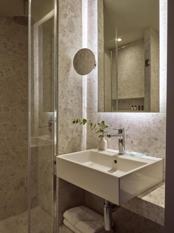 City Hotel Thessaloniki - 4