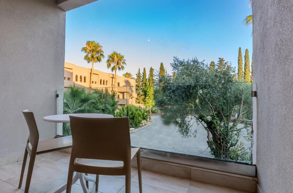 Iolida Corfu Resort & Spa by Smile Hotels - Sala Ejecutiva Con Vista Al Jardín