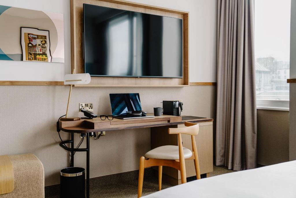 Club Quarters Hotel London City, London - Standard Queen Room
