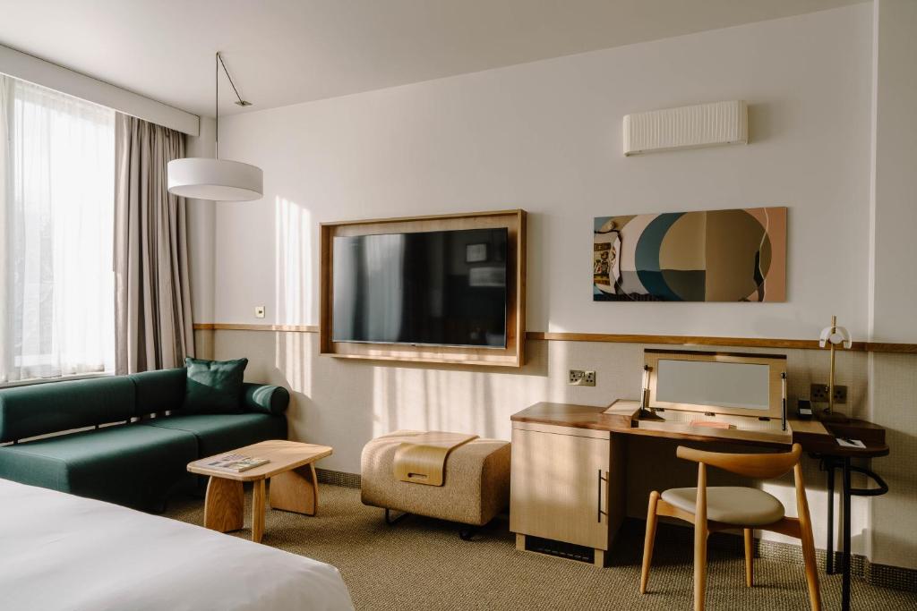 Club Quarters Hotel London City, London - Superior Queen Room