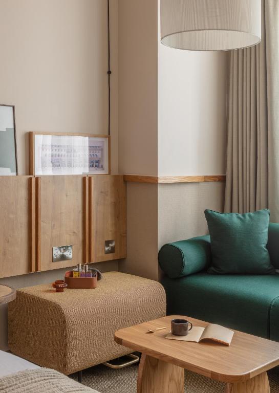 Club Quarters Hotel London City, London - One-Bedroom Suite With Kitchenette