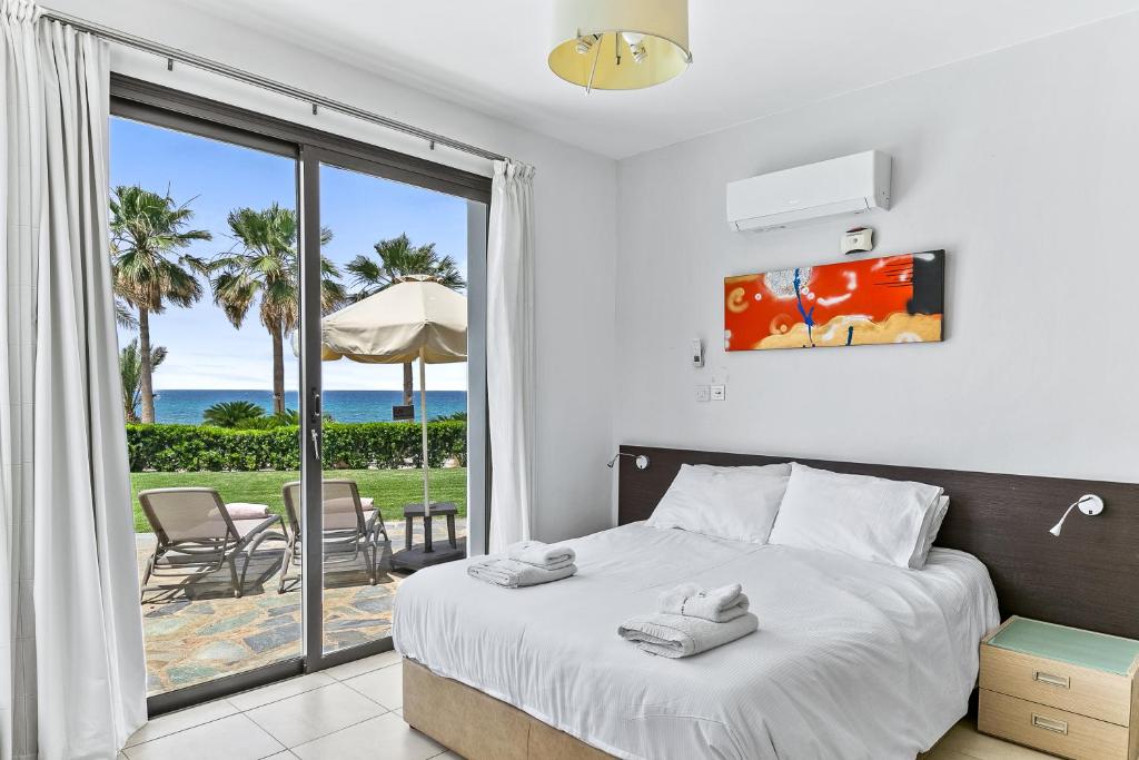 Postel nebo postele na pokoji v ubytování Platzia Beach Villas