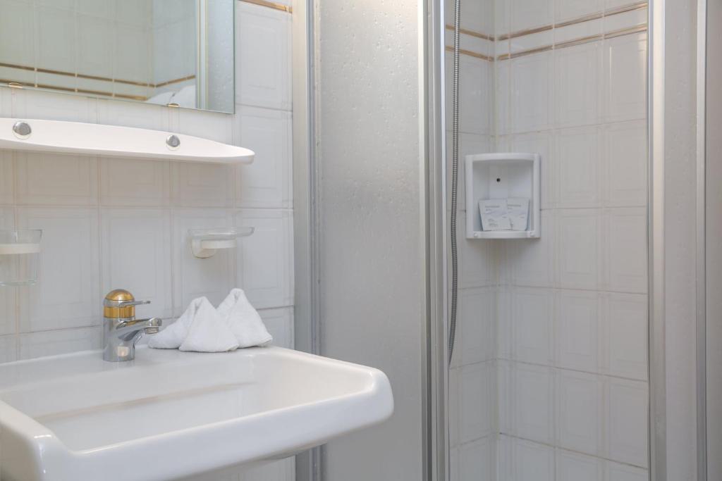 Koupelna v ubytování Hotel Helvetia Intergolf