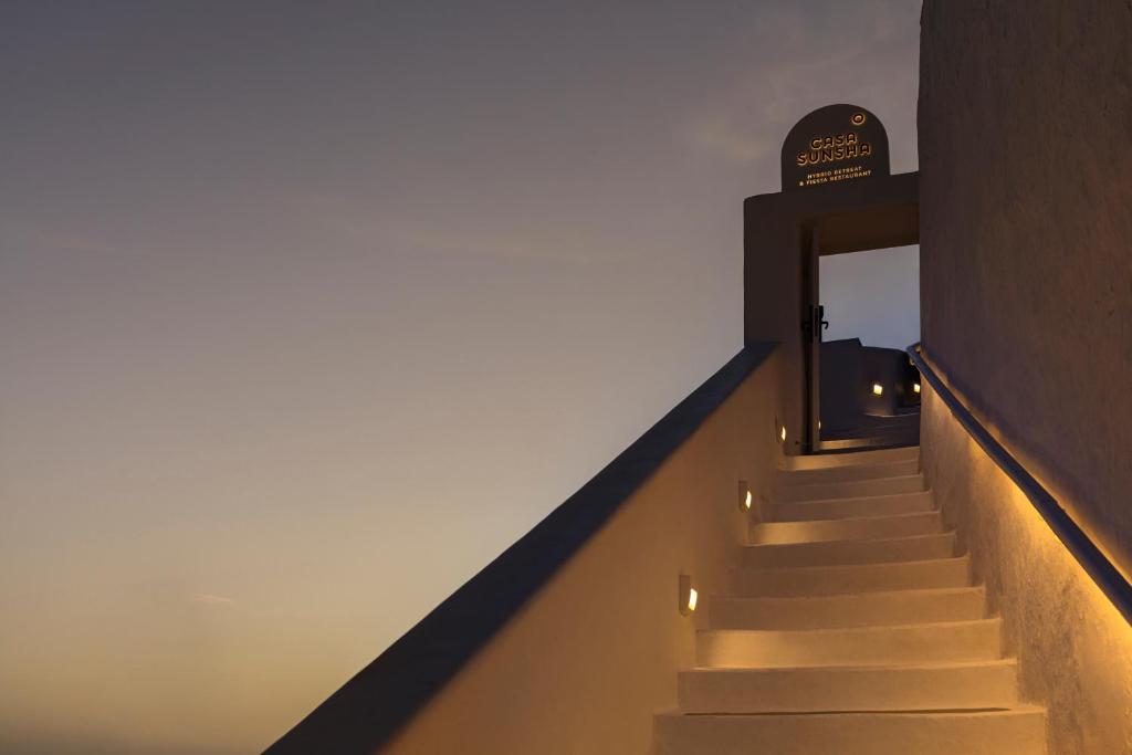 Foto dalla galleria di CASASUNSHA Hybrid Retreat Santorini a Firà