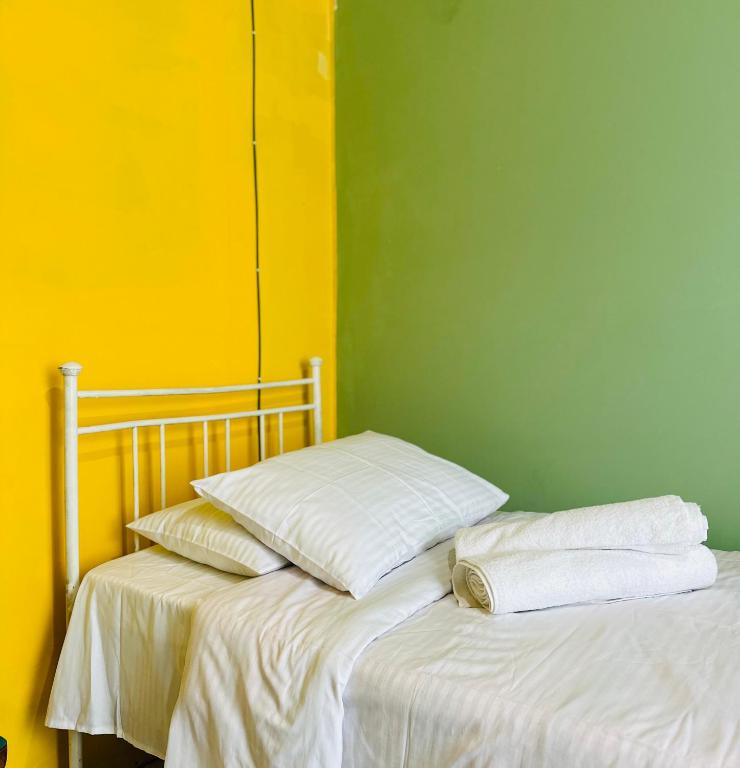 Llit o llits en una habitació de Ghebi Inn