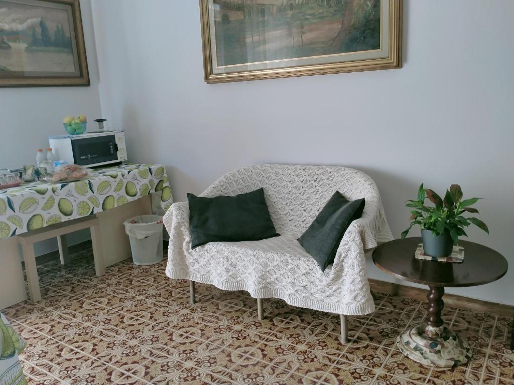 TV a/nebo společenská místnost v ubytování SERENDIPITY B&b