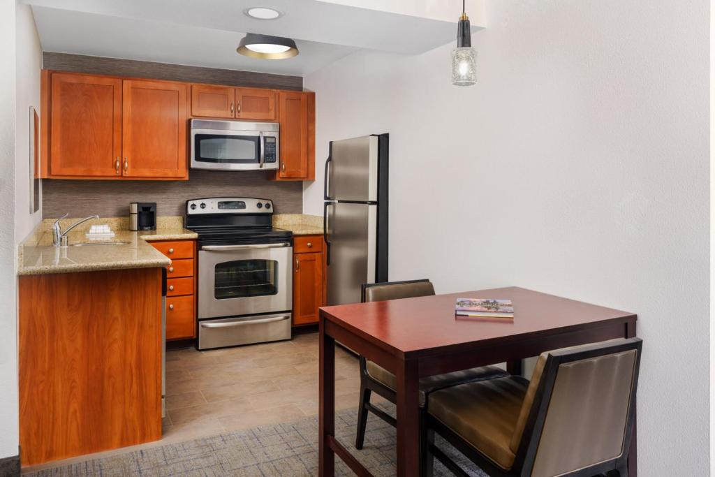 Kuchyň nebo kuchyňský kout v ubytování Residence Inn Seattle Northeast/Bothell