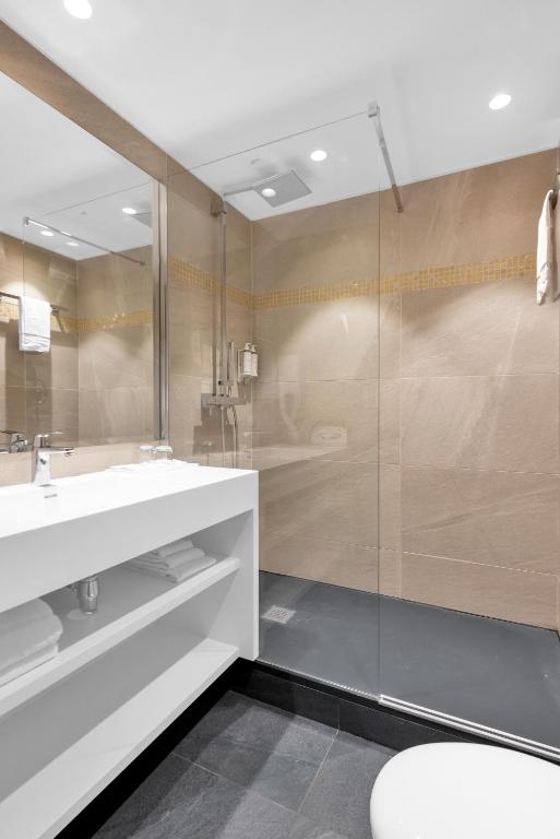 Um banheiro em Hotel Beau Rivage