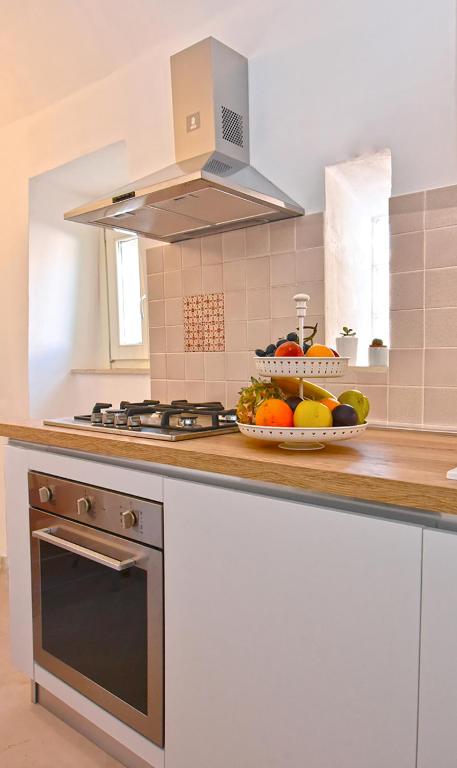 Kuchyň nebo kuchyňský kout v ubytování Adhoc Rooms