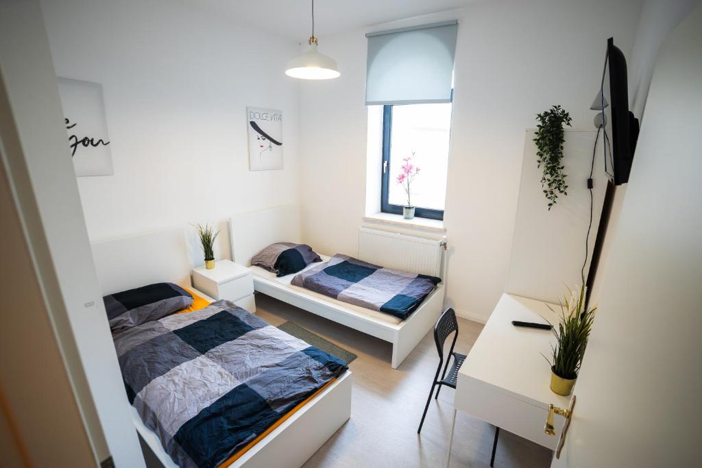 Ένα ή περισσότερα κρεβάτια σε δωμάτιο στο Praktische Erdgeschoss Monteurs- und Ferienwohnung mit WLAN und Waschmaschine