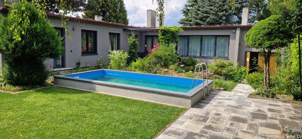 Bazén v ubytování Relax apartmán Pod Javorem nebo v jeho okolí