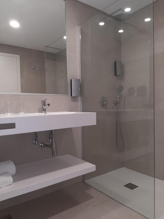 Koupelna v ubytování Hotel Roca Mar