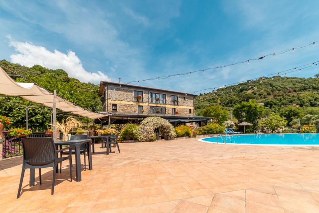 Bazén v ubytování Agriturismo San Basilio nebo v jeho okolí