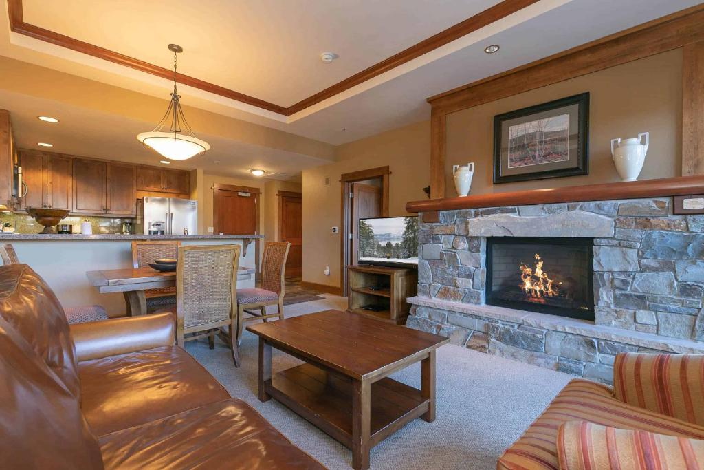 Iron Horse Lodge South 305 by East West Hospitality - Housity