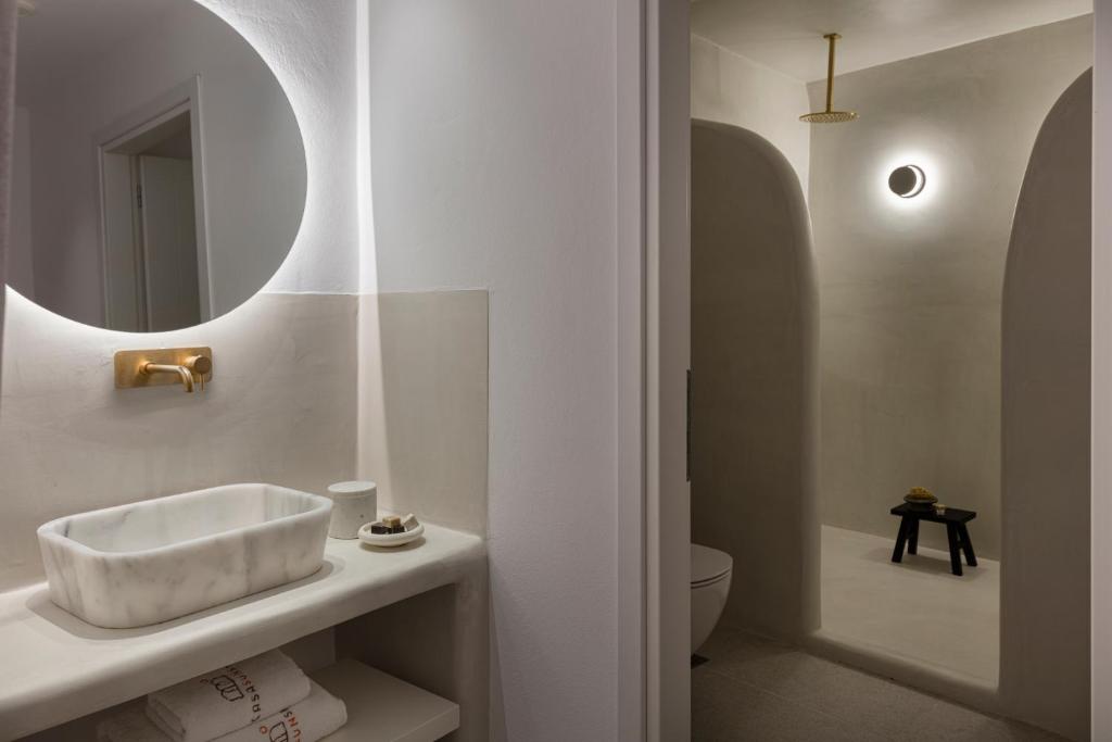 Bagno di CASASUNSHA Hybrid Retreat Santorini