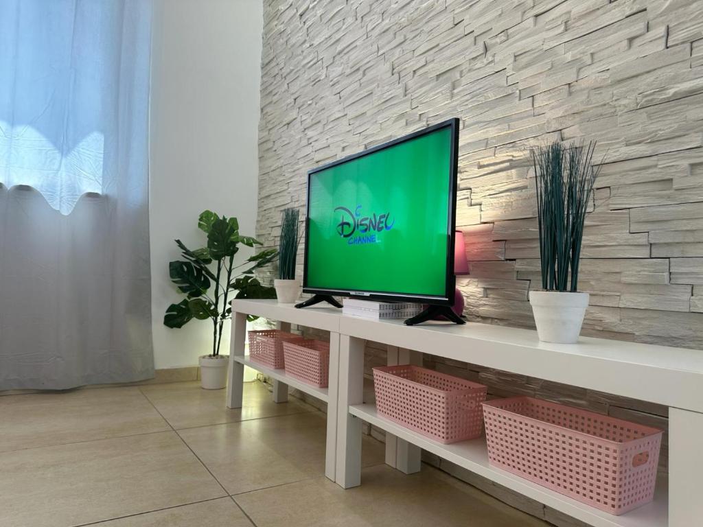 TV a/nebo společenská místnost v ubytování Apartments BRIST HILLS