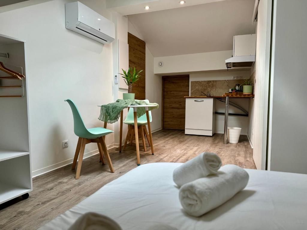 Kuchyň nebo kuchyňský kout v ubytování Chambre de charme à Evisa
