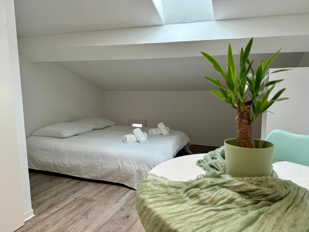 Postel nebo postele na pokoji v ubytování Chambre de charme à Evisa