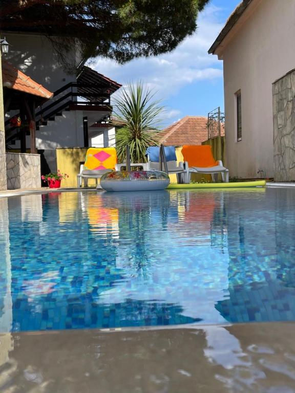 Bazén v ubytování Apartments Villa-G Lustica nebo v jeho okolí