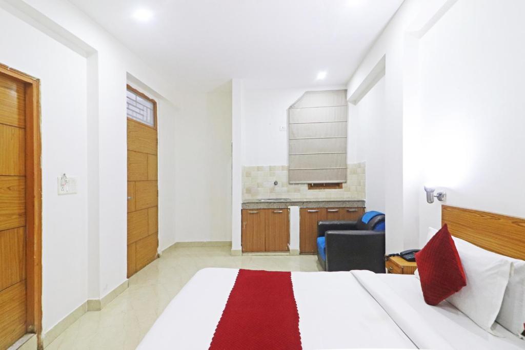 Postel nebo postele na pokoji v ubytování Hotel Trendy Residency - Couple Friendly Hotel