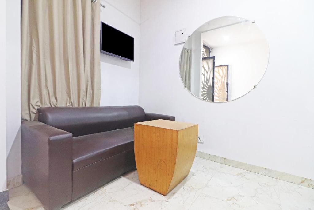 TV a/nebo společenská místnost v ubytování Hotel Trendy Residency - Couple Friendly Hotel