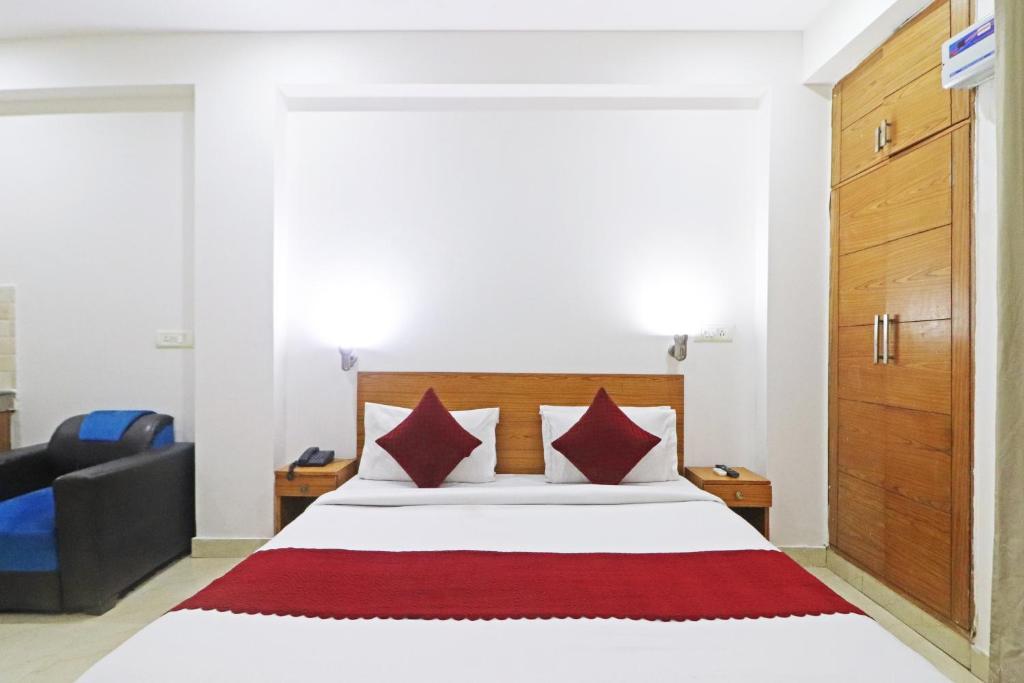 Postel nebo postele na pokoji v ubytování Hotel Trendy Residency - Couple Friendly Hotel