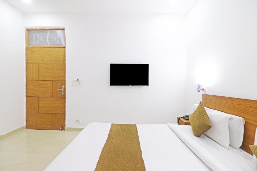 Postel nebo postele na pokoji v ubytování Hotel Trendy Residency - Couple Friendly Hotel