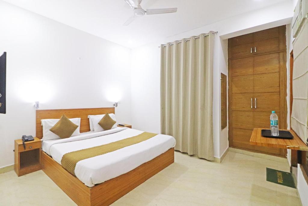 Postel nebo postele na pokoji v ubytování Hotel Trendy Residency - Couple Friendly Hotel