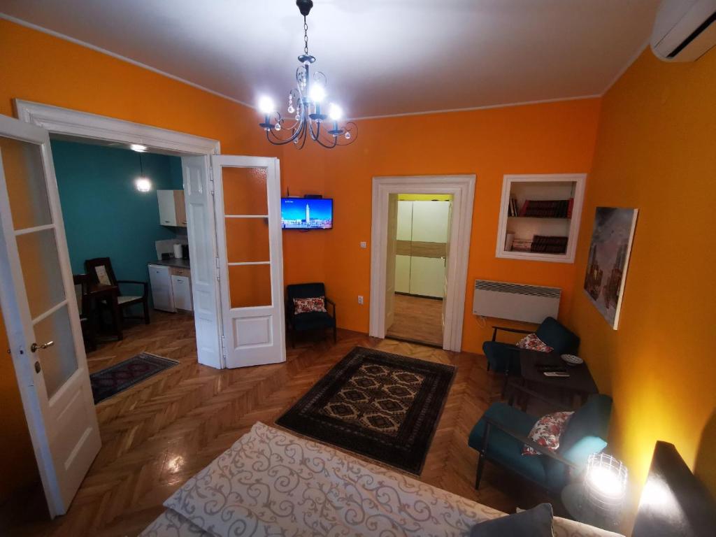 Μια τηλεόραση ή/και κέντρο ψυχαγωγίας στο Sombor 19 Central Apartment