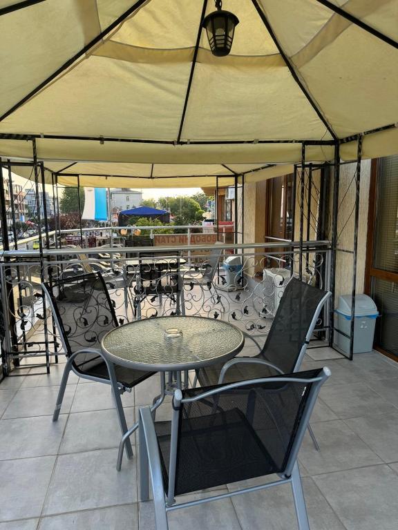 Restaurace v ubytování Къща за гости Деневи