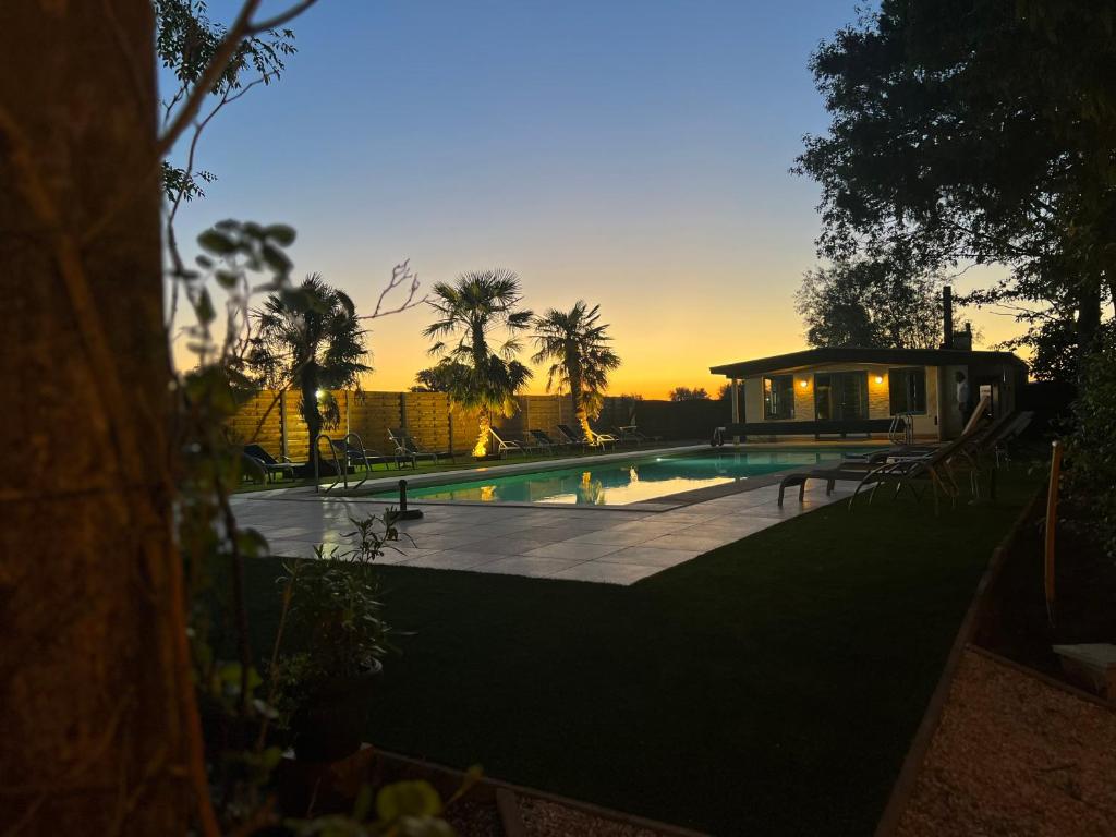 Piscina di Hotel Fleur de Lys o nelle vicinanze