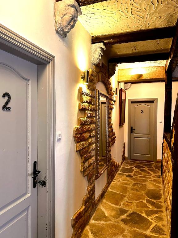 XIV Century Rooms - 4