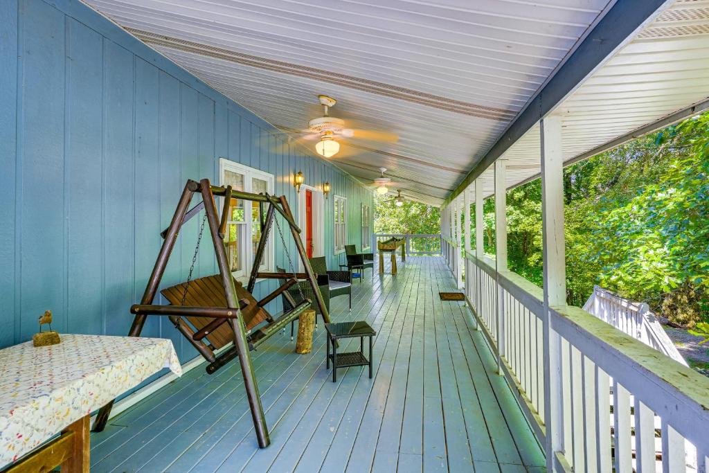 Φωτογραφία από το άλμπουμ του Peaceful Harrison Duplex with Porch and Grill! σε Harrison