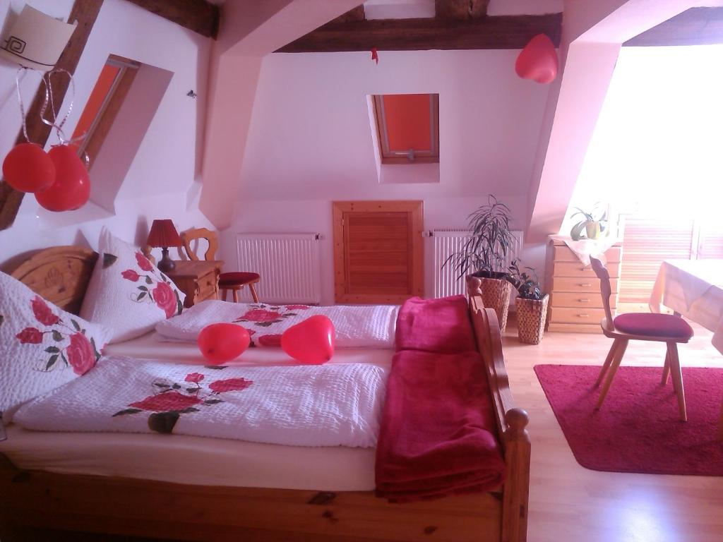 Postel nebo postele na pokoji v ubytování Gasthaus Korfu