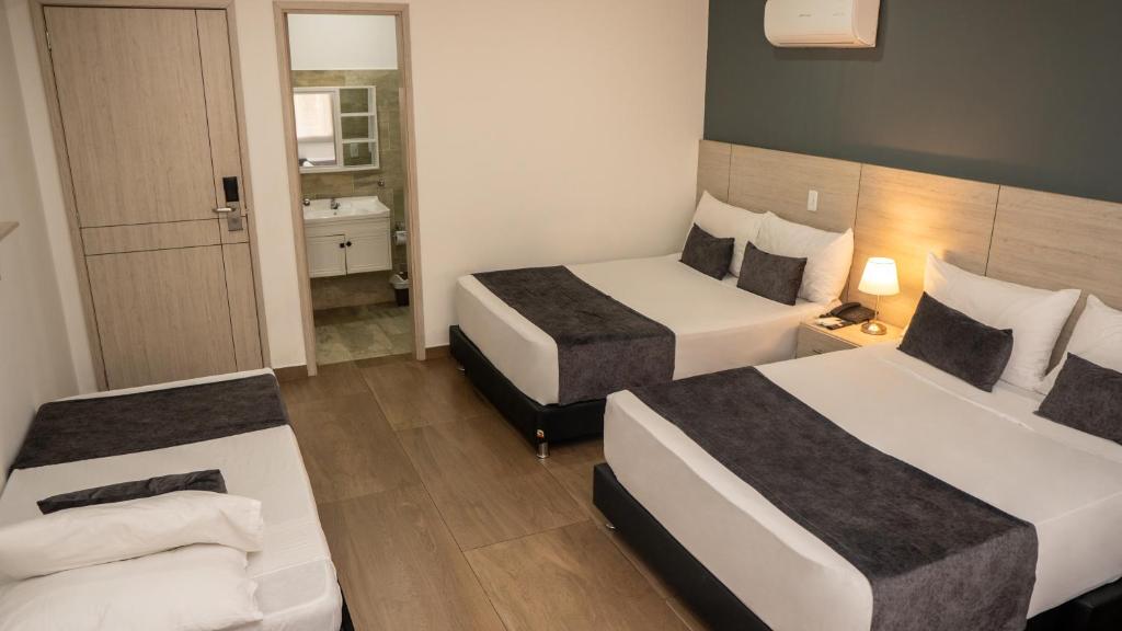 Postel nebo postele na pokoji v ubytování Diagonal Hotel Chipichape